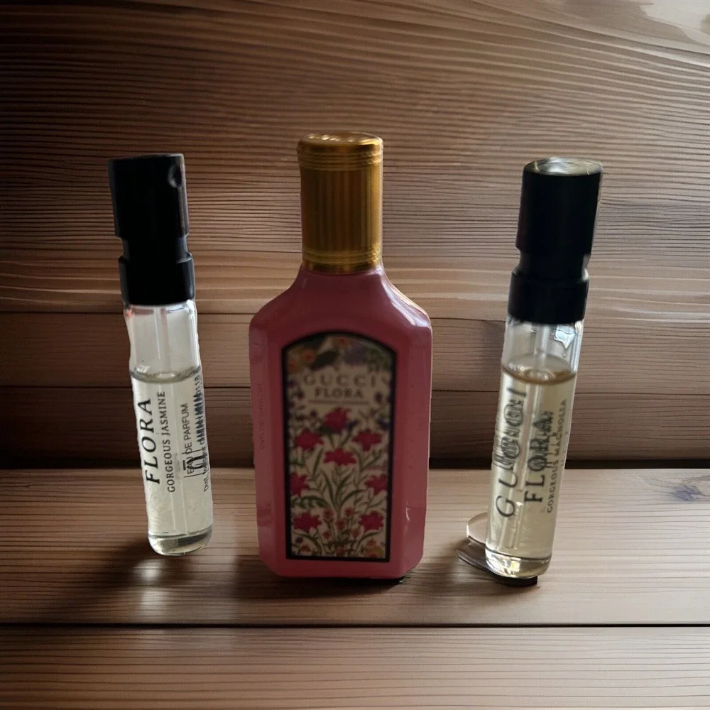 GUCCI Flora Gorgeous Gardenia EDP Mini Splash 0.16 fl.oz  PLUS 2 Samples - Picture 3 of 4